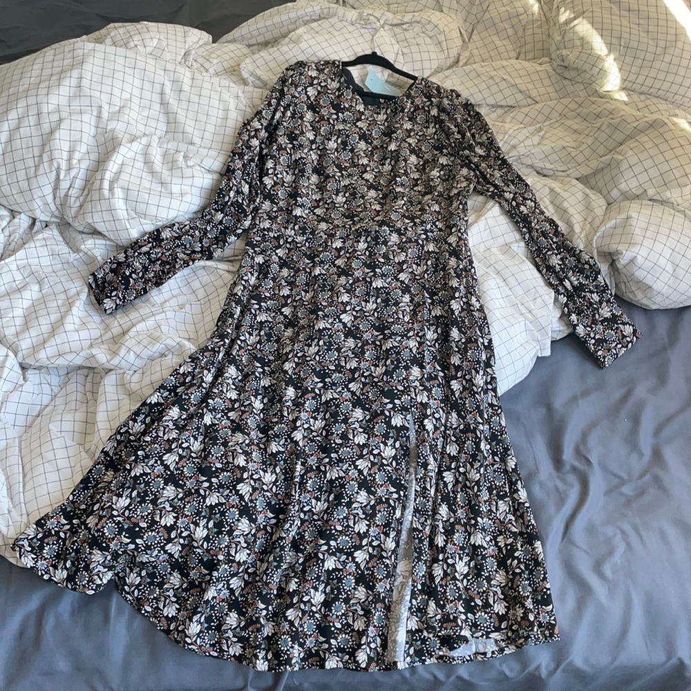 Loft - light weight long sleeve midi dress w slit